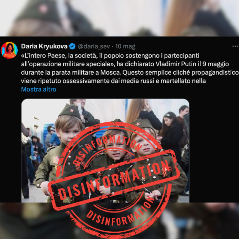 Bambini russi indossano costumi storici dell’Armata Rossa durante la celebrazione del 9 maggio, Giorno della Vittoria contro il nazismo - Russian children wearing historical Red Army uniforms during the May 9 Victory Day celebrations commemorating the defeat of Nazism