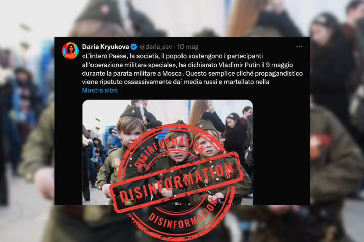 Bambini russi indossano costumi storici dell’Armata Rossa durante la celebrazione del 9 maggio, Giorno della Vittoria contro il nazismo - Russian children wearing historical Red Army uniforms during the May 9 Victory Day celebrations commemorating the defeat of Nazism