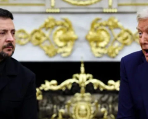 Trump Zelensky pace Putin