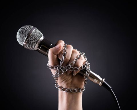 UE en guerre contre la liberté d'expression UE guerra alla libertà di espressione